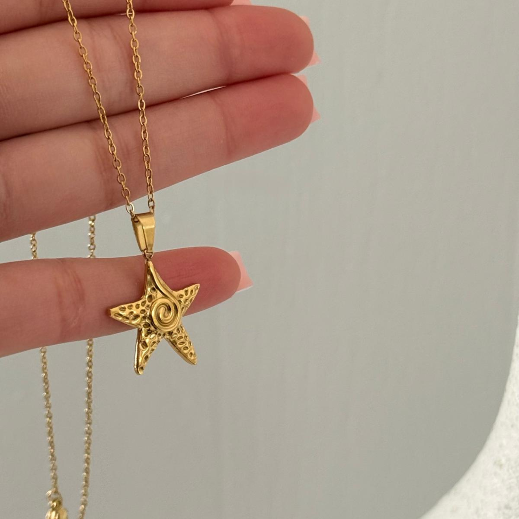 Minimalist Gold Starfish Necklace | Waterproof, Hypoallergenic